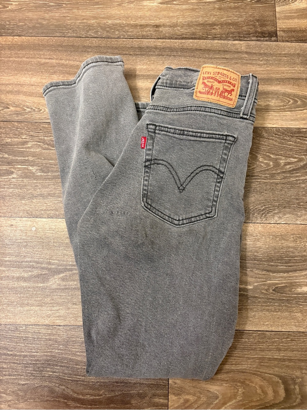 Levi’s Wedgie Straight High Rise Jeans Gray Wash Women’s 28